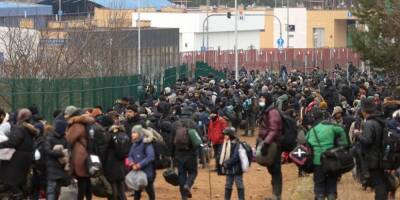 Ситуация накаляется: Польша использует против беженцев водометы и слезоточивый газ