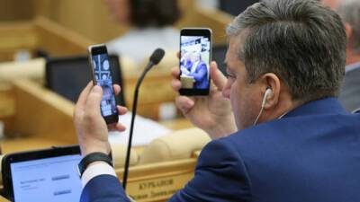 Почти 2,5 млн рублей потратит Ленобласть на телефонные разговоры депутатов