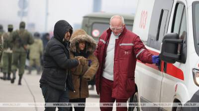 Белорусские медики оказывают помощь пострадавшим от слезоточивого газа и водометов беженцам и журналистам
