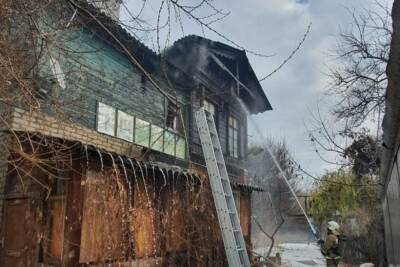 В Волгограде потушили жилой деревянный дом дореволюционной постройки
