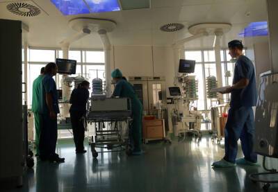 Реанимации Петербурга впервые с октября стали принимать меньше ковид-пациентов