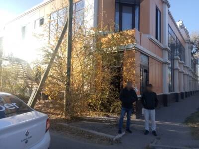 В Астрахани местную жительницу оставили без окон и дверей