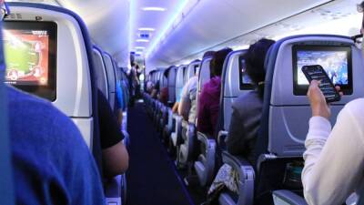 Закон о QR-кодах для общественного транспорта распространится на западные авиакомпании