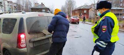 ГИБДД Петрозаводска напомнила водителям о штрафе за грязные номера