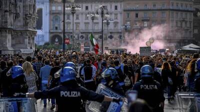 Итальянская полиция провела обыски у 17 противников вакцинации