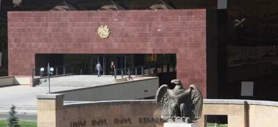 ВС Армении сообщают о потере двух боевых позиций на границе с Азербайджаном