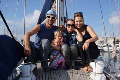 Семья из Новосибирска отправилась в кругосветное путешествие на яхте - lenta.ru - Новосибирск - Антарктида - Черногория - Французская Полинезия