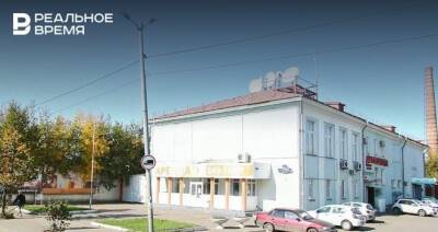 В Казани начали незаконно монтировать пристрой к историческому зданию на улице Цеткин