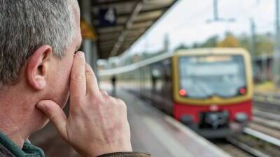 Нападение на пенсионера в Берлине: «Неизвестный пытался столкнуть меня с поезда»