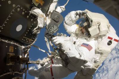 Астронавты NASA выйдут в открытый космос в прямом эфире: когда и где смотреть