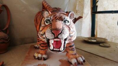 На Кунгурской керамике изготовили символа 2022 года по восточному календарю - им стал тигр «Шерхан»