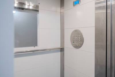 В многоэтажках Волгоградской области устанавливают новые лифты