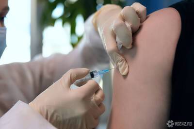 Власти сибирского региона обязали вакцинироваться от COVID-19 силовиков и пенсионеров