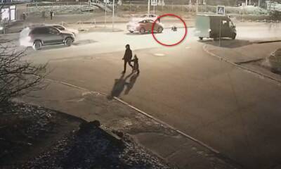 В Петрозаводске водитель сбил девушку и увез ее в неизвестном направлении