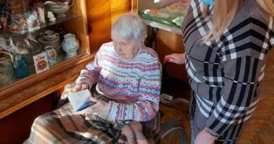 Жительница Одессы в свои 104 года получила первый загранпаспорт