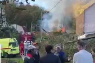 В Хостинском районе Сочи сгорел трёхэтажный частный дом