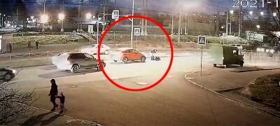 В ГИБДД Петрозаводска выясняют, куда водитель увез сбитого пешехода (ВИДЕО)