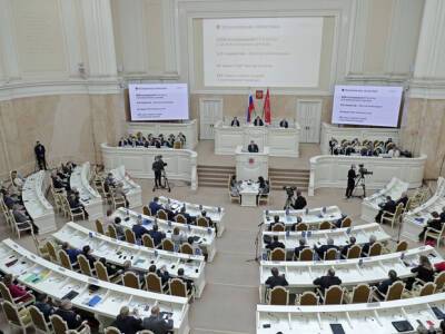 Петербургские депутаты снова обратились к Священному Писанию при обсуждении бюджета