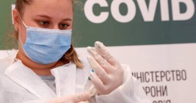 В Украине за сутки вакцинировали более 294 тысяч человек