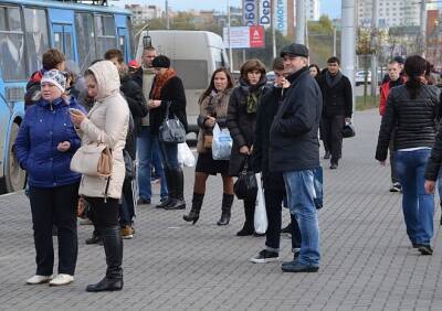 Большинство россиян поддержали идею сократить рабочий день осенью и зимой