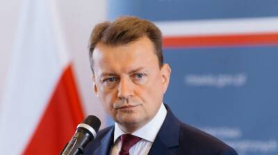 Министр обороны Польши Блащак: Небольшие группы мигрантов ночью пытались прорваться через границу