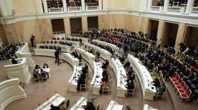 ЗакС Петербурга одобрил поправку губернатора о бюджете на 2022 год