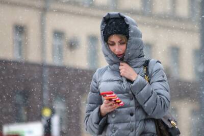 Москвичей предупредили о сильном ветре и снеге в выходные