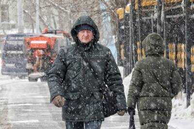 На российские регионы обрушились снегопады