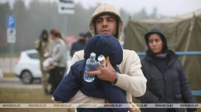 ФОТОФАКТ: Палатки с едой в логистическом центре для беженцев