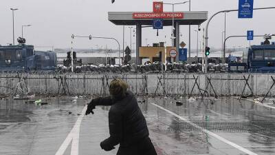 Польские силовики отразили новую попытку штурма границы мигрантами со стороны Белоруссии