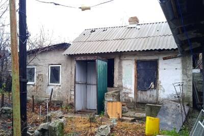 В Кировском районе Донецка снарядом выбило окно и дверь