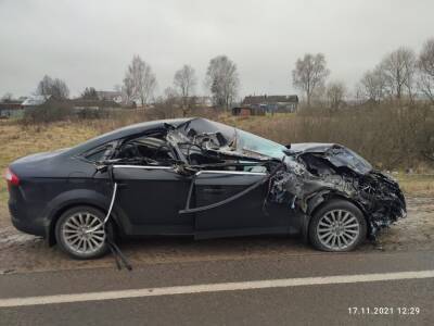 Грузовик и легковушка столкнулись на М9 в Тверской области, есть пострадавшая