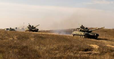 Украина провела учения с танками, вертолетами и морской пехотой возле оккупированного Крыма (ВИДЕО)