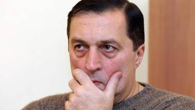 Певец Бурчуладзе начал голодовку в поддержку Саакашвили в его пиджаке
