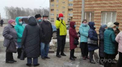 МФЦ Чувашии продолжают штурмовать привитые пенсионеры: за день более трех тысяч обращений