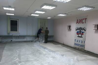 Росгвардейцы капитально отремонтировали молодежный спортзал в Великом Новгороде
