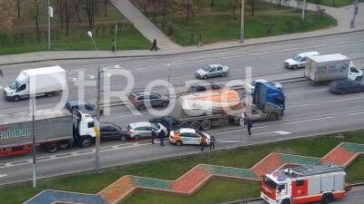 ДТП с шестью автомобилями произошло на Люблинской улице в Москве
