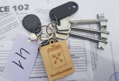 Жителям аварийных домов в Дружногорском поселении вручили ключи от новых квартир