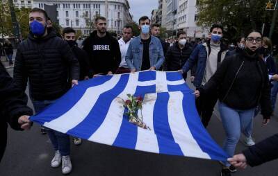 В Греции студенты не пропустили парламентариев к памятнику погибшим во время диктатуры