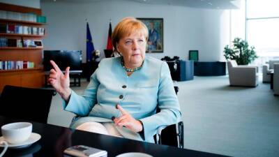 После выхода на пенсию у Меркель будет 9 работников: зачем ей такой большой штат?