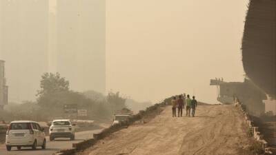 В столице Индии объявили локдаун из-за ядовитого смога