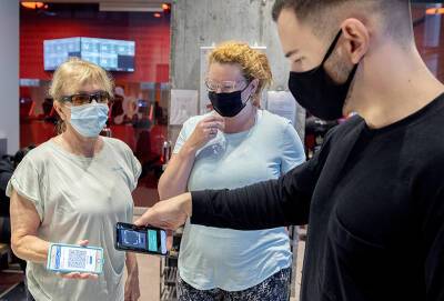 Попова заявила о возможности выдачи QR-кодов по уровню антител