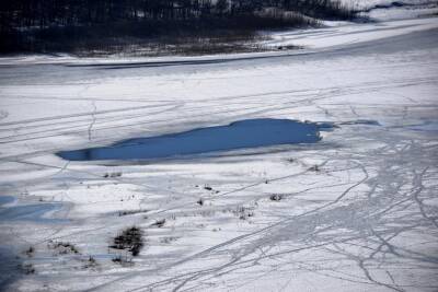 Очевидцы спасли семилетнюю девочку, провалившуюся под лед