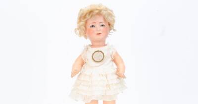 На аукцион выставят редкую куклу, изображающую королеву Елизавету в детстве