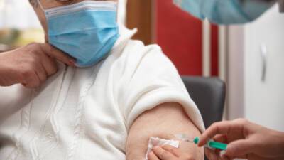 Обязательную вакцинацию для лиц старше 60 лет ввели в Пензенской области