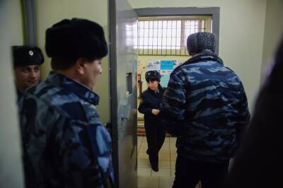 Депутат Госдумы Горячева попробовала тюремный хлеб при посещении СИЗО-7