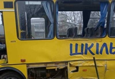 Под Львовом грузовик столкнулся со школьным автобусом: пострадали дети