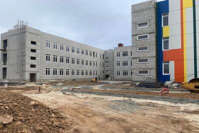 На юге Волгограда строительство школы-тысячника выполнено на 50%