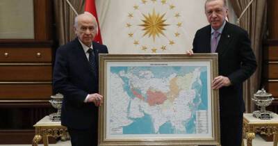 Эрдогану подарили карту "тюркского мира" с Сибирью
