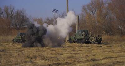 Отражали атаку 30 танков: бойцы ООС провели учения в Луганской области (фото)